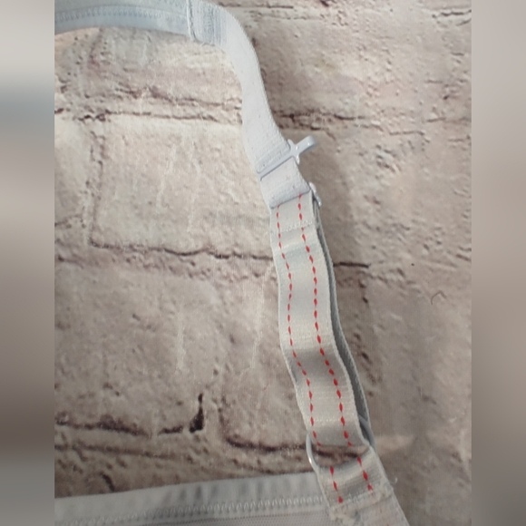 Chantelle High Impact Grey Convertible Bra 32D - Picture 10 of 12